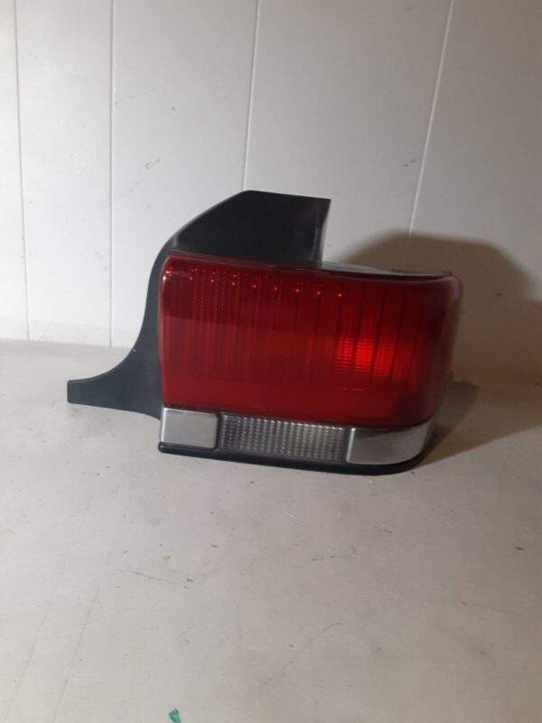 1990 - 1993 Lincoln Continental Rear Right Side Tail Light