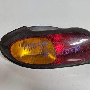 96-97 FORD TAURUS LEFT DRIVER SIDE TAIL LIGHT QTR PANEL MOUNTED OEM, 166-01588