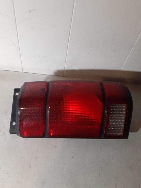 1991 - 1994 Ford Explorer Rear Right Passenger Side Tail Light