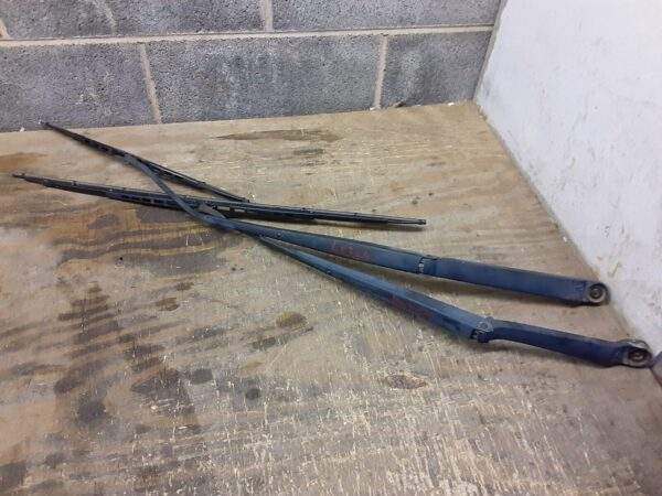 Nissan Maxima Left & Right Wiper Arm