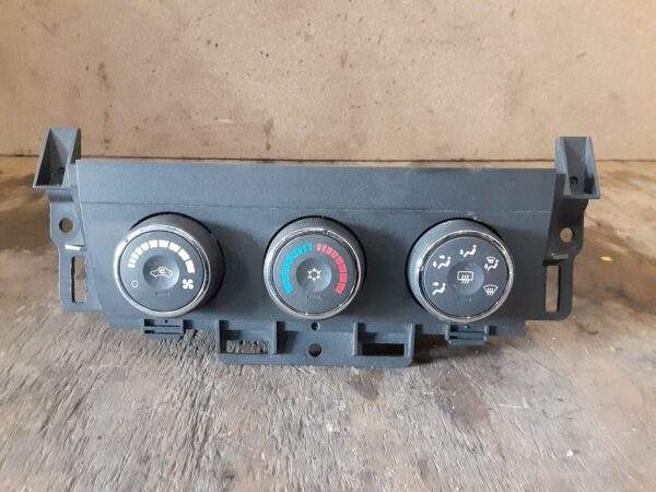 buick-lucerne-manual-hvac-climate-control