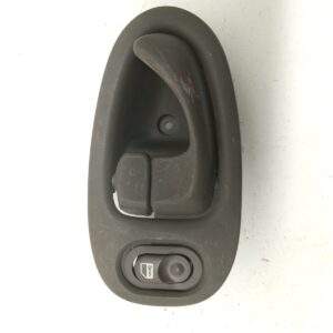 2003 SATURN VUE FRONT LEFT DIRVER SIDE INTERIOR DOOR HANDLE OEM