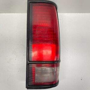 85-94 CHEVROLET BLAZER S10 REAR PASSENGER RIGHT SIDE TAIL LIGHT OEM, 166-01110B