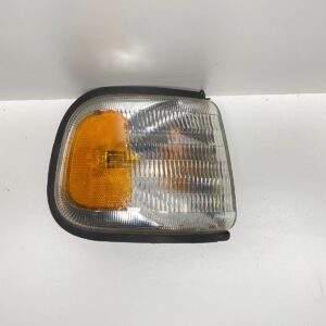 95 - 97 DODGE VAN 150 CAR RIGHT CORNER /PARK TURN SIGNAL LIGHT OEM, 116-00925