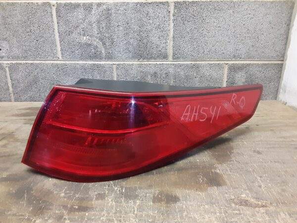 Kia Optima Right Side Tail Light Quarter Panel Mount