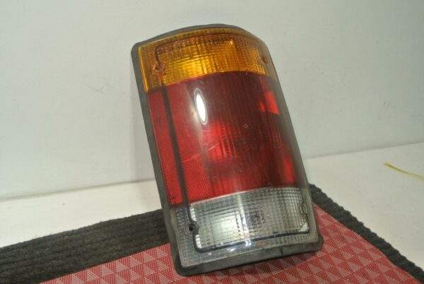 FORD VAN E150 LEFT DRIVER SIDE TAIL LIGHT LAMP