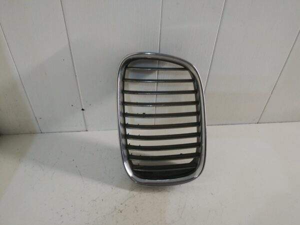 Bmw 540i Right Hand Upper Grill