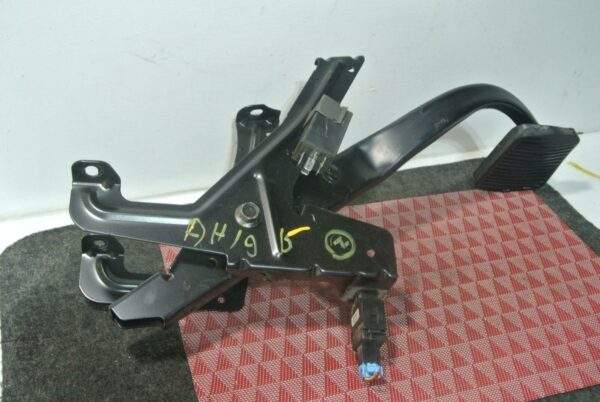 Volvo 60 Series Brake Pedal