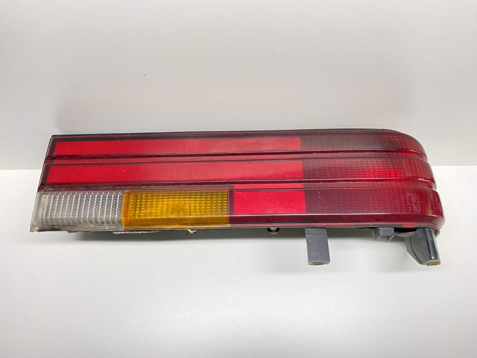 1986-1987 FORD TEMPO REAR RIGHT SIDE TAIL LIGHT LAMP OEM, 166-01247 - Image 3