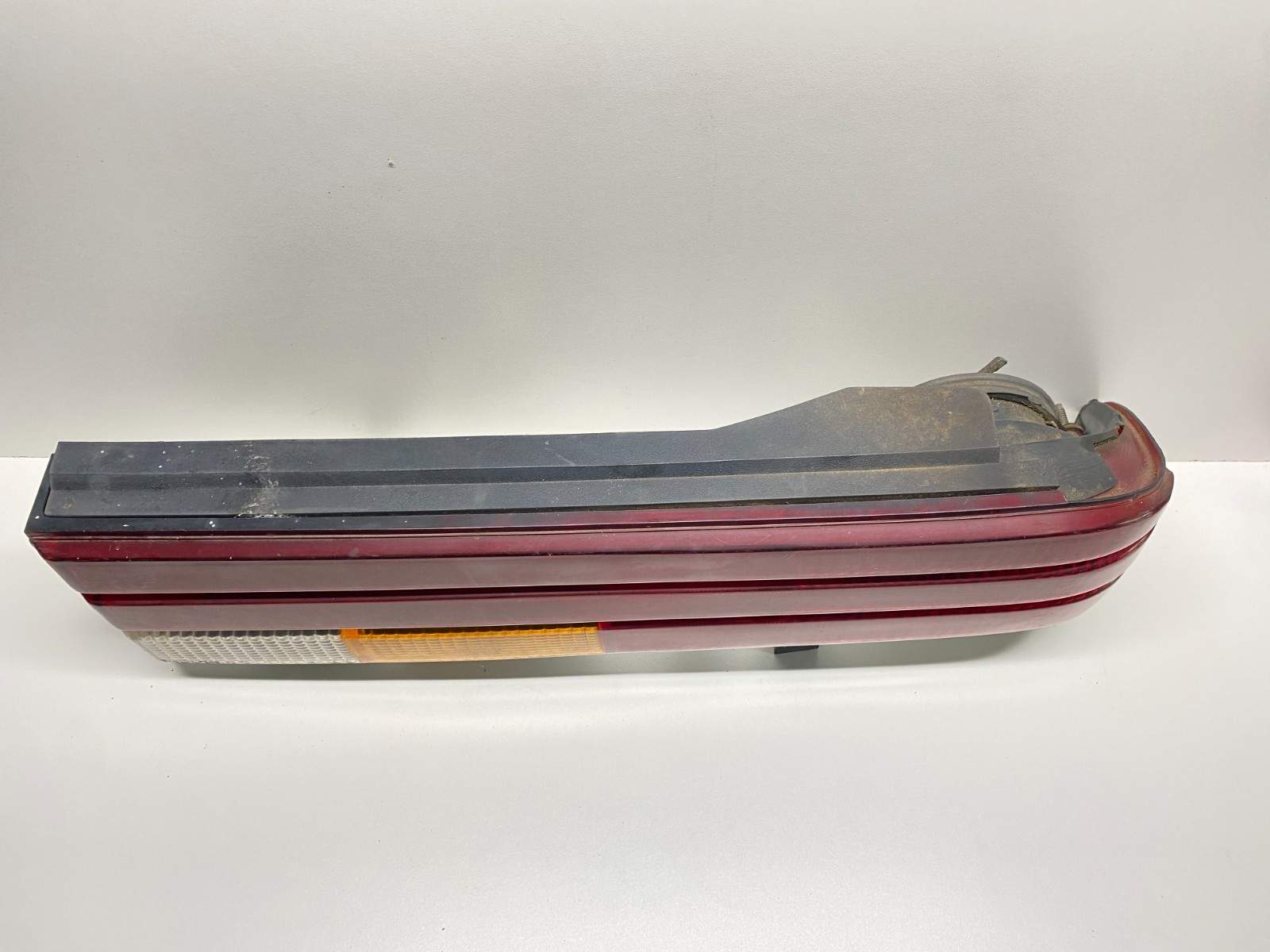 1986-1987 FORD TEMPO REAR RIGHT SIDE TAIL LIGHT LAMP OEM, 166-01247 - Image 4
