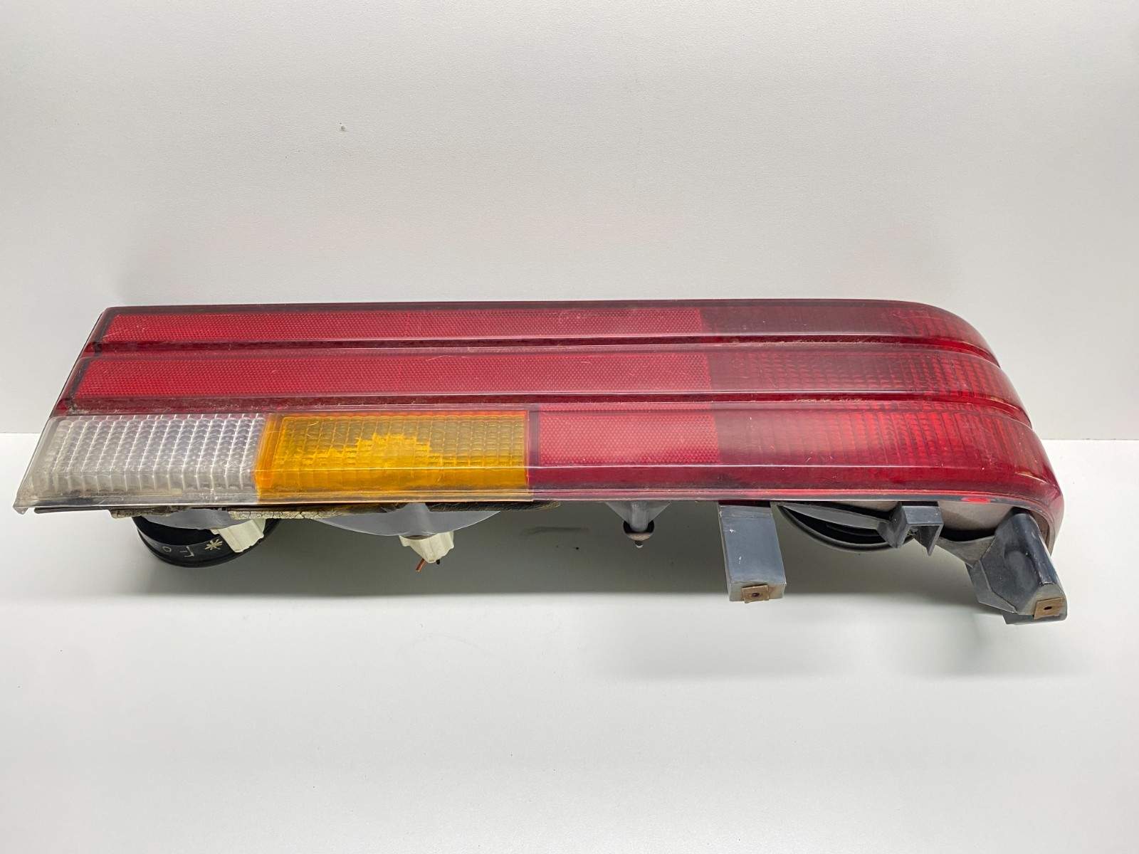 1986-1987 FORD TEMPO REAR RIGHT SIDE TAIL LIGHT LAMP OEM, 166-01247 - Image 5