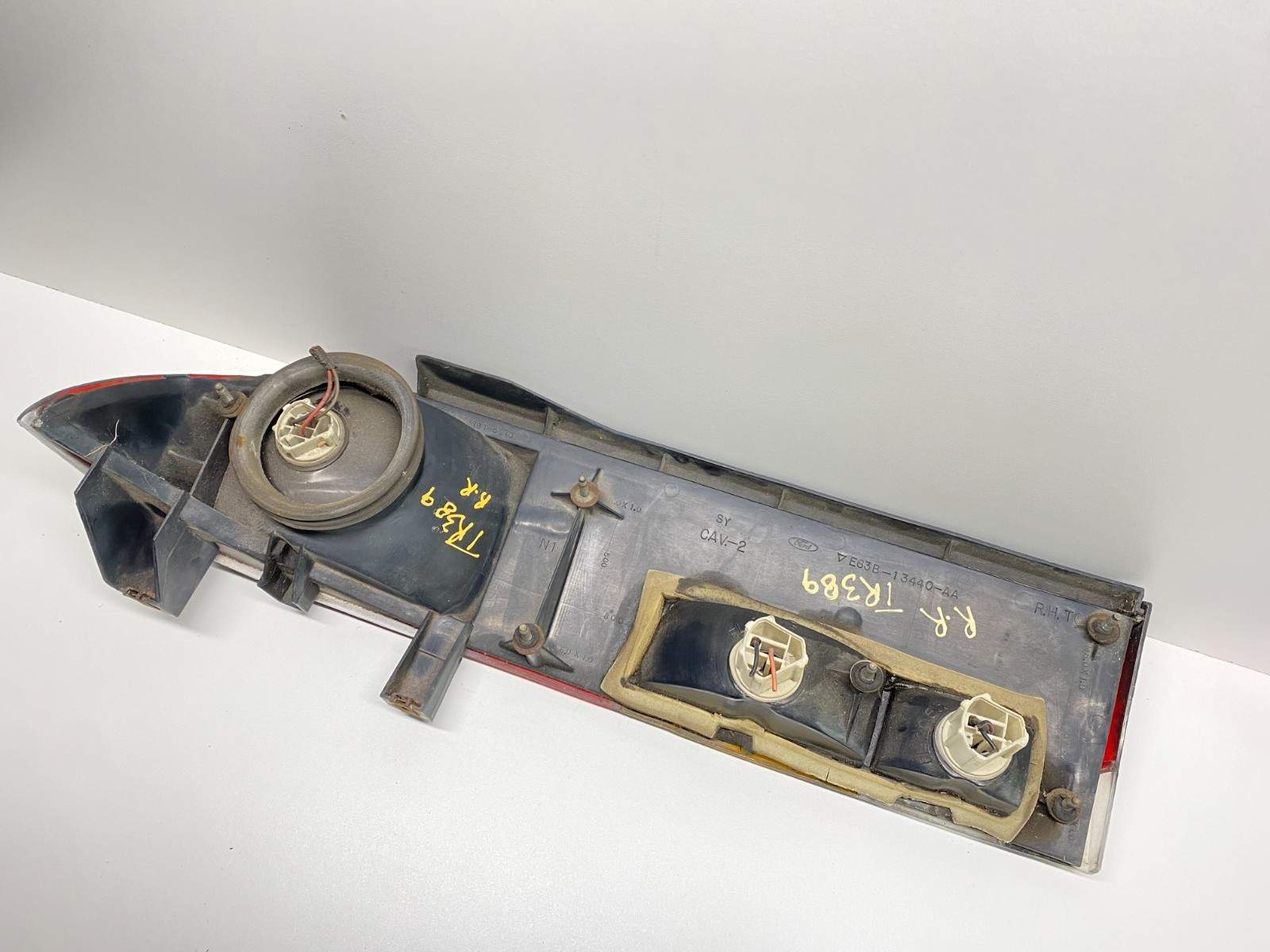 1986-1987 FORD TEMPO REAR RIGHT SIDE TAIL LIGHT LAMP OEM, 166-01247 - Image 9