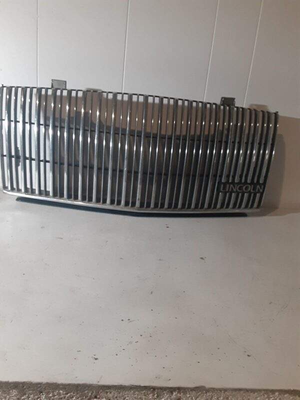 1995 - 1997 Lincoln & Town Car Front Grill Chrome