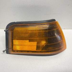 90-95 MAZDA PROTEGE RIGHT CORNER/PARKING TURN SIGNAL LIGHT OEM, 116-58239
