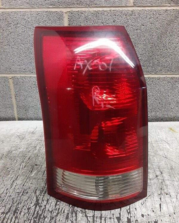 Saturn Vue Right Side Tail Light Lamp