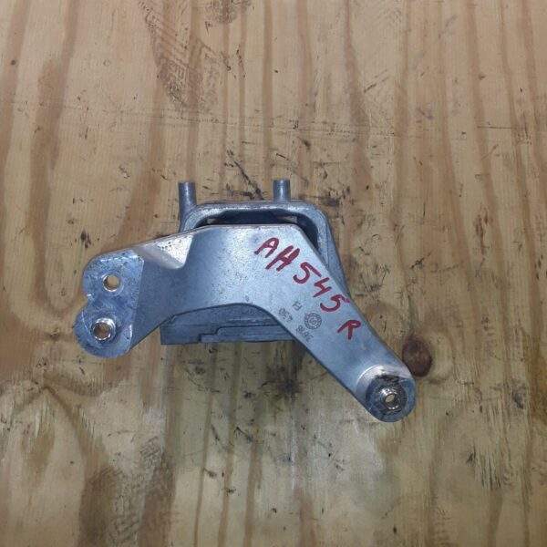 Volkswagen Jetta Right Side Engine Motor Mount