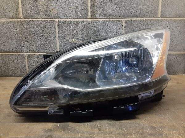 Nissan Sentra Front Left Side Headlight