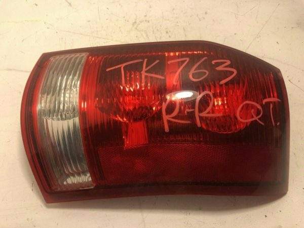 2004 - 2007 SATURN VUE RIGHT SIDE TAIL LIGHT LAMP LID MOUNTED OEM,166-02000B