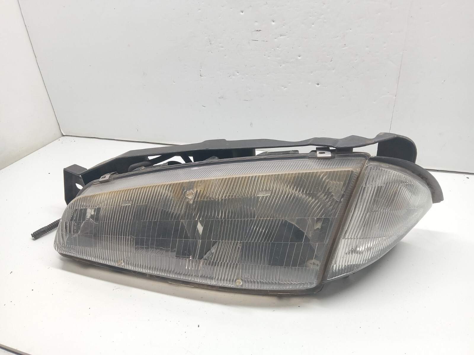 92-95 PONTIAC GRAND AM FRONT LEFT DRIVER SIDE HEADLIGHT OEM, 114-00219 - Image 3