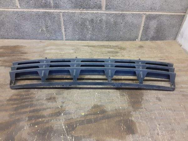 2004 - 2007 VOLVO 40 SERIES FRONT BOTTOM GRILL OEM, 104-50270 - Image 3