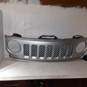 jeep-patriot-front-grill-oem-color-silver