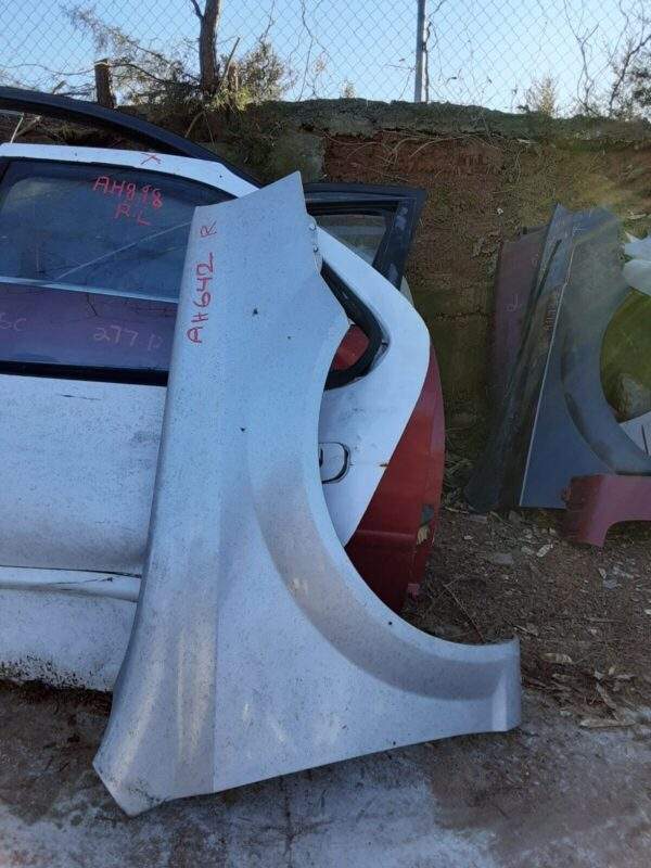 Suzuki Forenza Front Right Side Fender