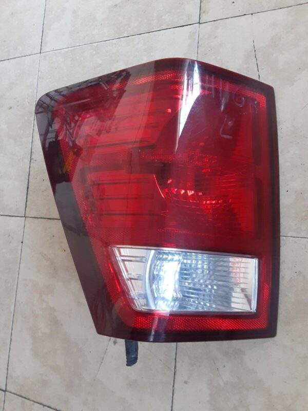 Jeep Grand Cherokee Rear Left Driver Side Tail Light