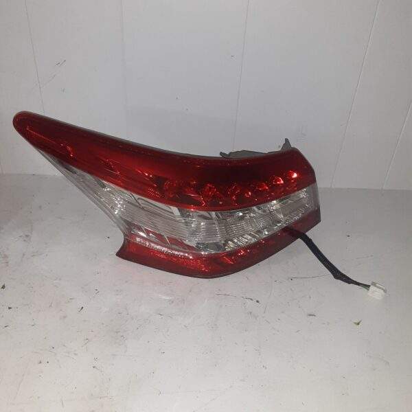 Nissan Sentra Rear Left Side Tail Light Quarter Mount